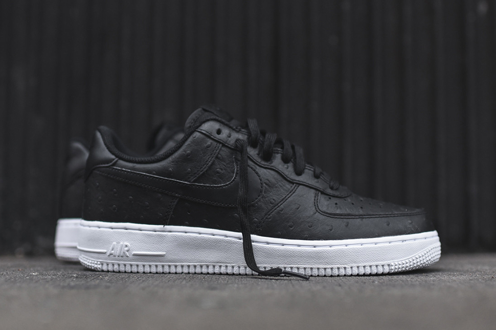 nike air force 1 black and white sole