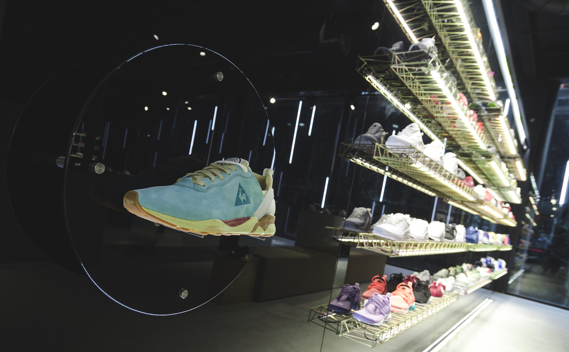 svd-sneaker-store-barcelona-08_xlgz3h