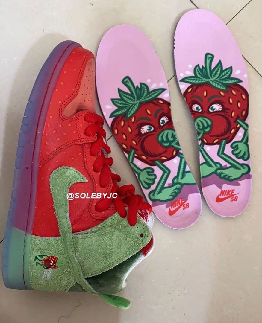 nike sb 420 strawberry