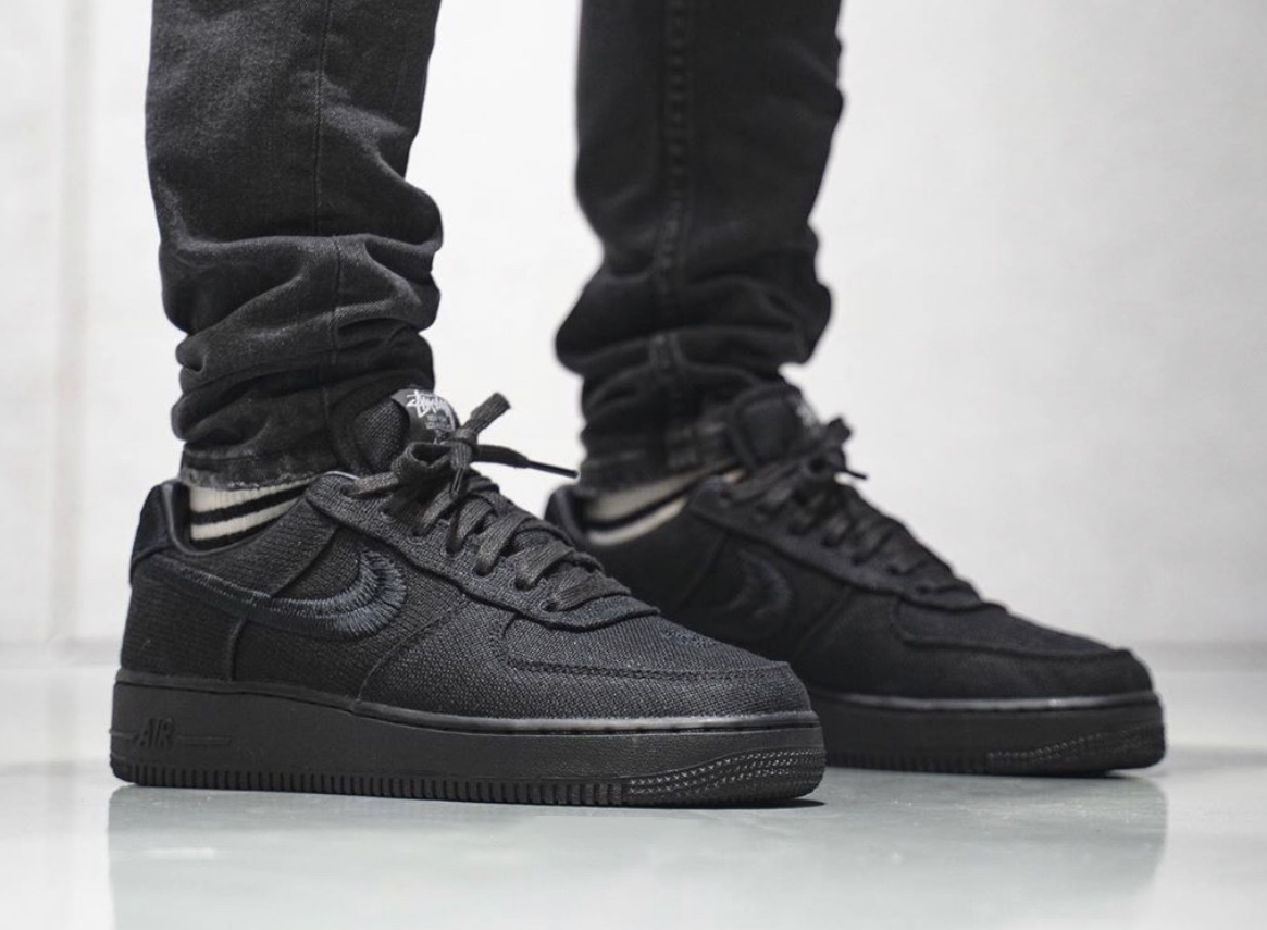 nike air force one low on feet