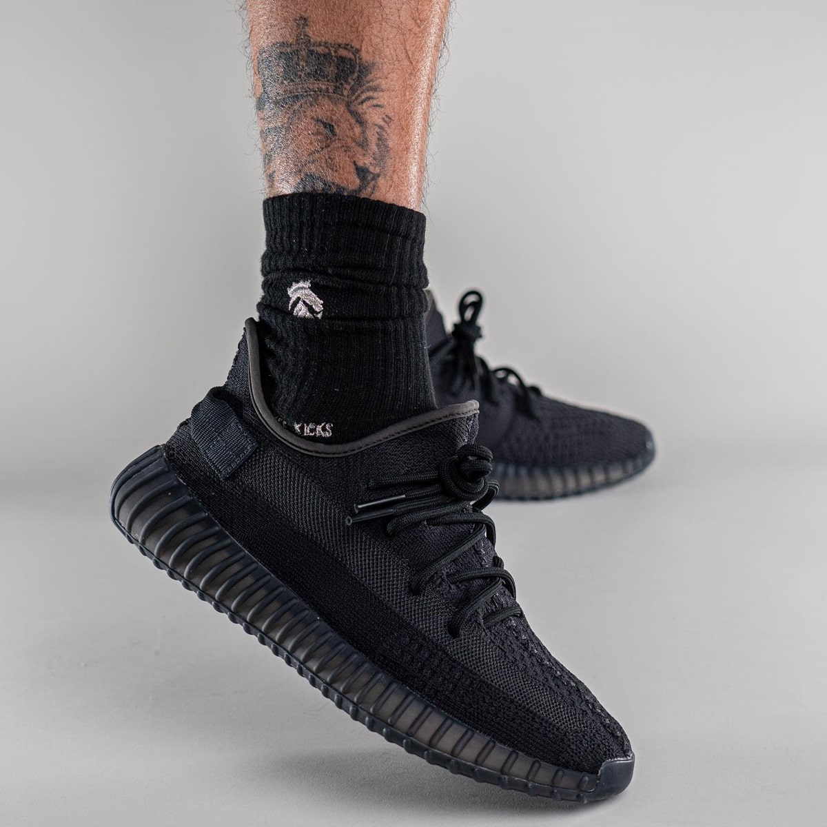 Sequel To govern marketing adidas YEEZY BOOST 350 V2 Onyx HQ4540 Release Date