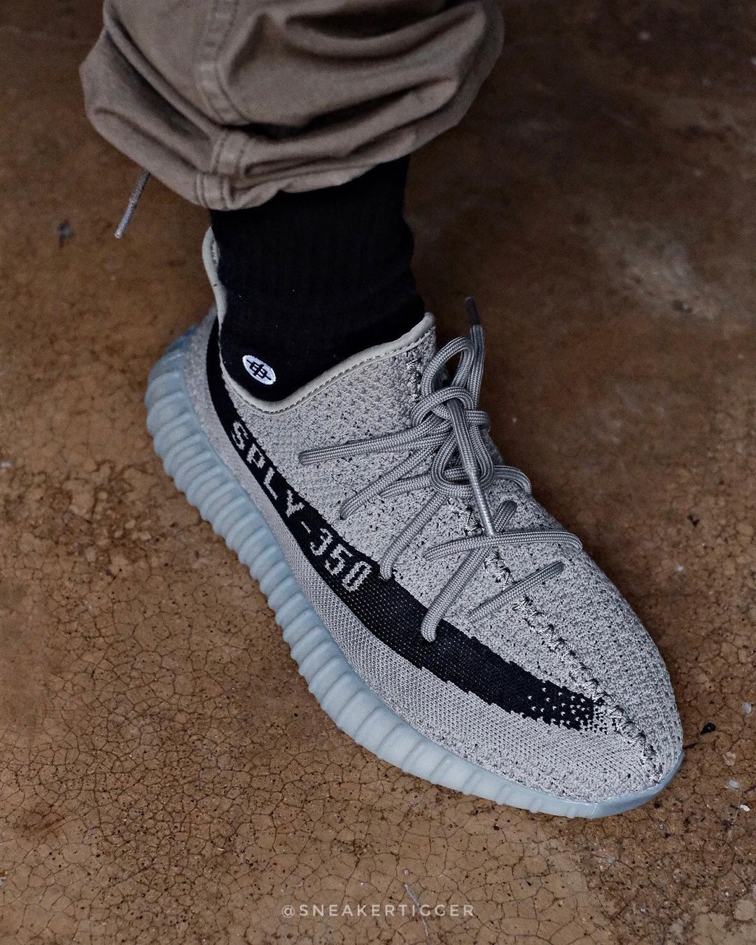 Accumulation Messed up Decompose adidas YEEZY BOOST 350 V2 "Granite" Release Date
