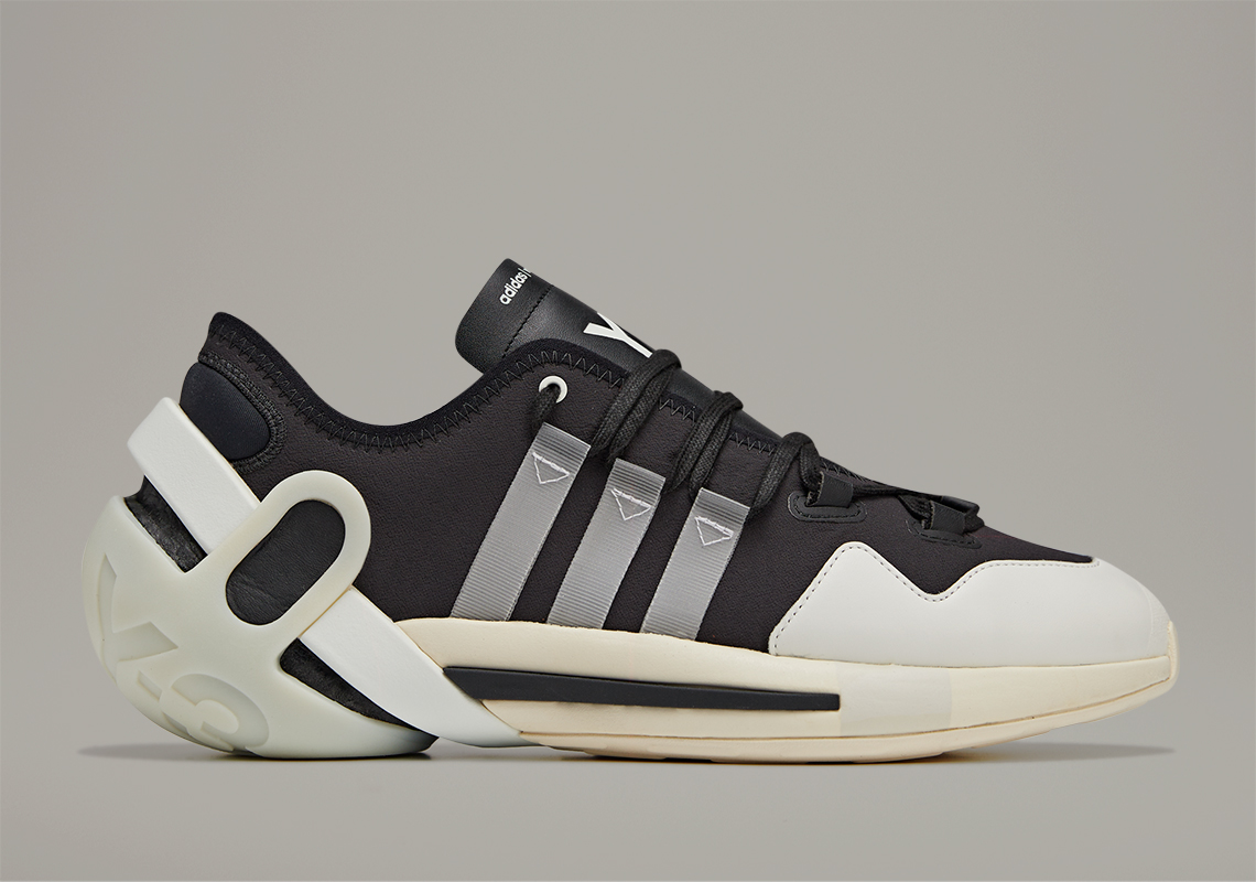 3 Fall/Winter 2022 Chapter 4: Memories of Exotics - adidas Y 